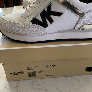 Michael Kors Maddy Trainer bright white